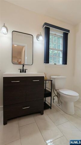 281 Kinnelon Road, Kinnelon Borough, NJ 07405