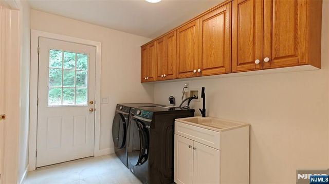 281 Kinnelon Road, Kinnelon Borough, NJ 07405