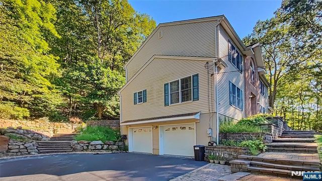 281 Kinnelon Road, Kinnelon Borough, NJ 07405