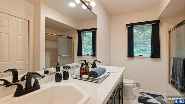281 Kinnelon Road, Kinnelon Borough, NJ 07405