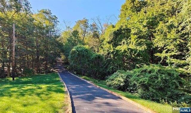 281 Kinnelon Road, Kinnelon Borough, NJ 07405