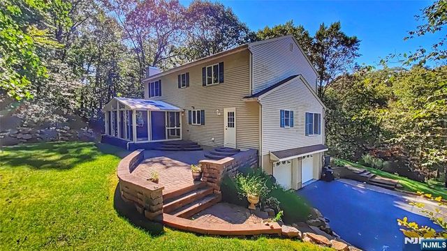 281 Kinnelon Road, Kinnelon Borough, NJ 07405