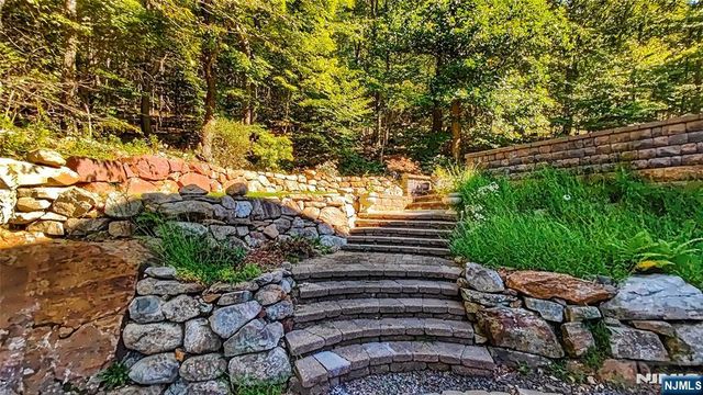 281 Kinnelon Road, Kinnelon Borough, NJ 07405