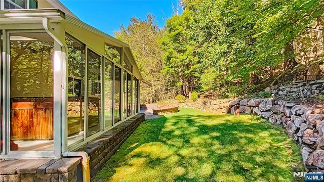 281 Kinnelon Road, Kinnelon Borough, NJ 07405