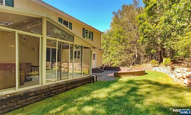 281 Kinnelon Road, Kinnelon Borough, NJ 07405