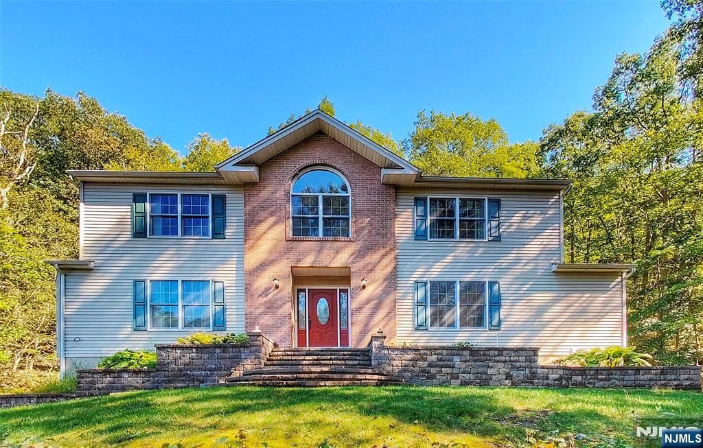 281 Kinnelon Road, Kinnelon Borough, NJ 07405