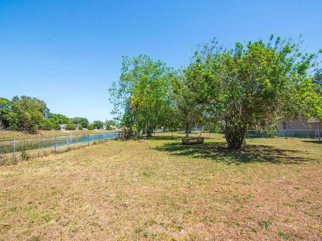 254 SW Bridgeport Drive, Port St Lucie, FL 34953