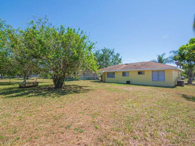 254 SW Bridgeport Drive, Port St Lucie, FL 34953