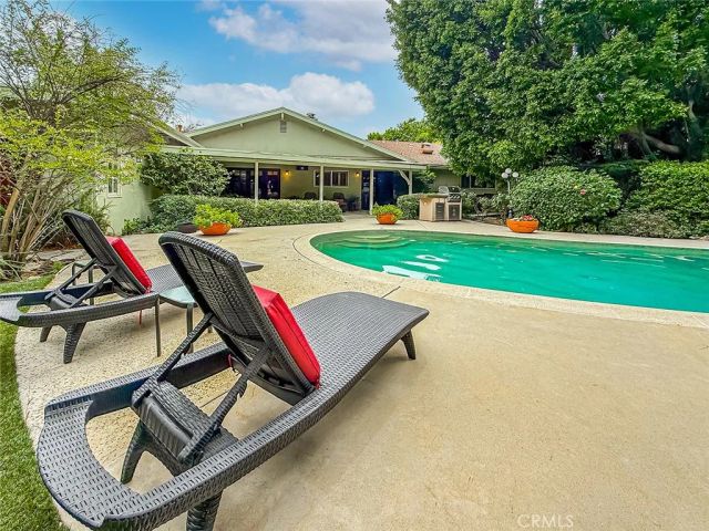 17323 Citronia, Northridge, CA 91325