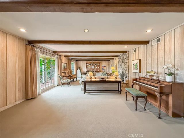 17323 Citronia, Northridge, CA 91325