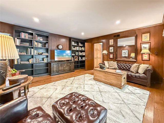 17323 Citronia, Northridge, CA 91325