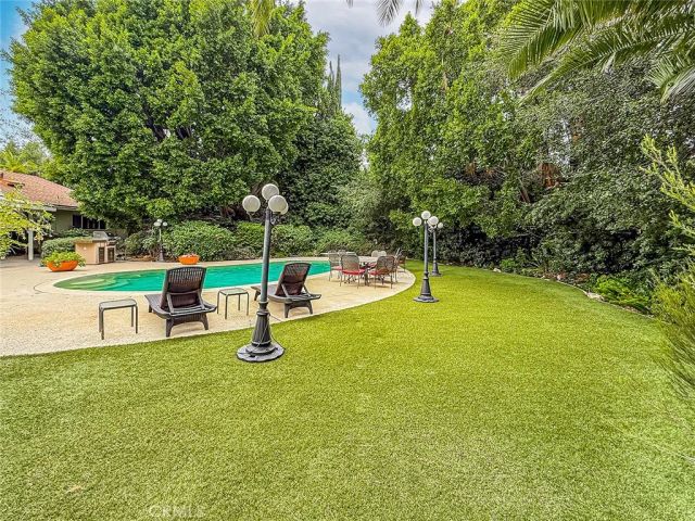 17323 Citronia, Northridge, CA 91325