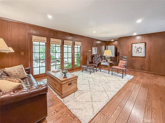 17323 Citronia, Northridge, CA 91325