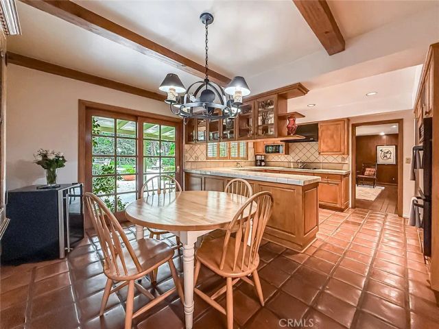 17323 Citronia, Northridge, CA 91325