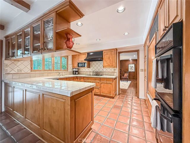 17323 Citronia, Northridge, CA 91325