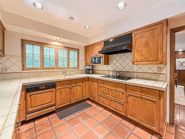 17323 Citronia, Northridge, CA 91325