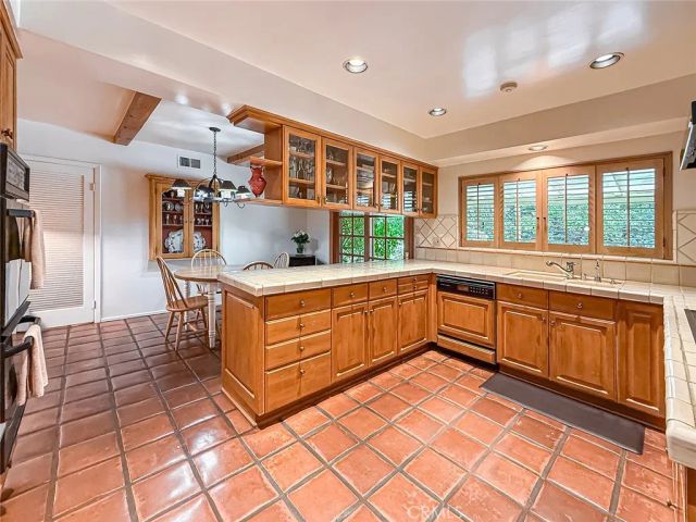 17323 Citronia, Northridge, CA 91325