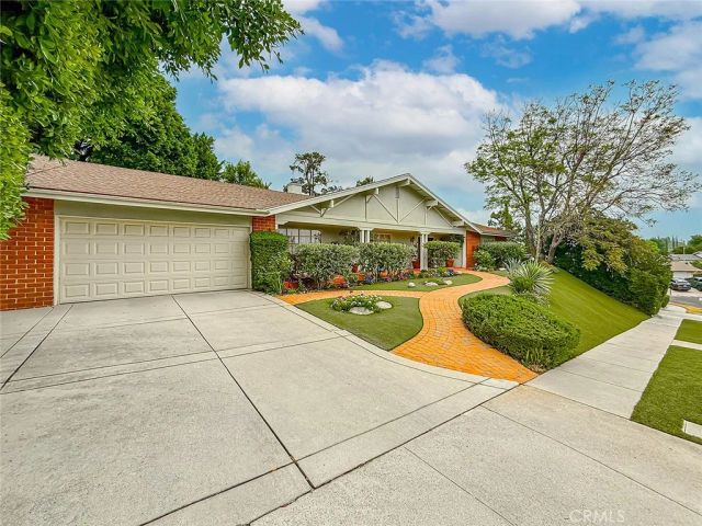 17323 Citronia, Northridge, CA 91325