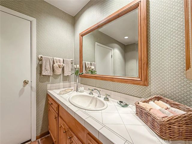 17323 Citronia, Northridge, CA 91325