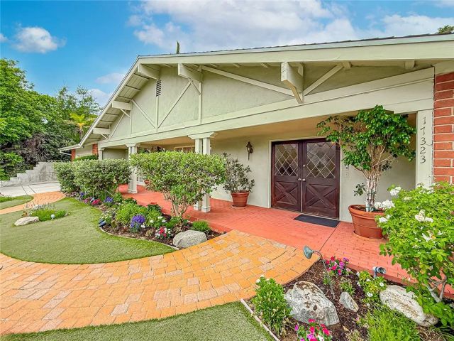 17323 Citronia, Northridge, CA 91325