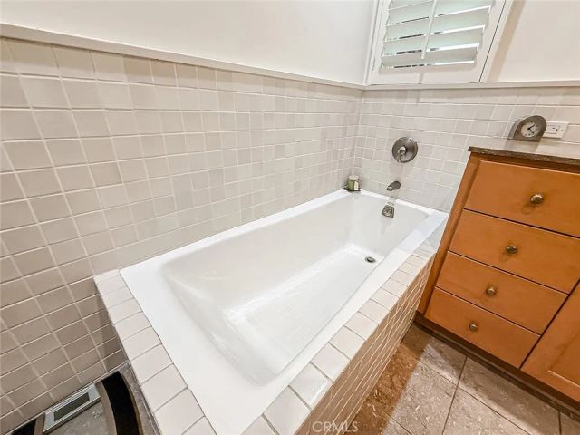 17323 Citronia, Northridge, CA 91325
