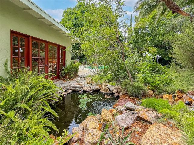 17323 Citronia, Northridge, CA 91325