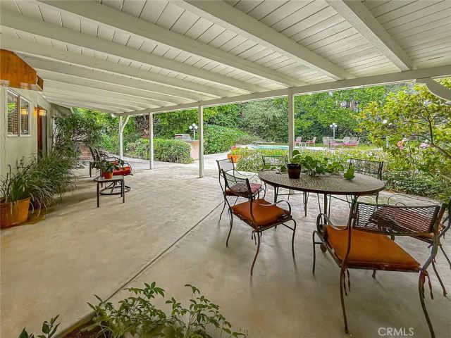 17323 Citronia, Northridge, CA 91325