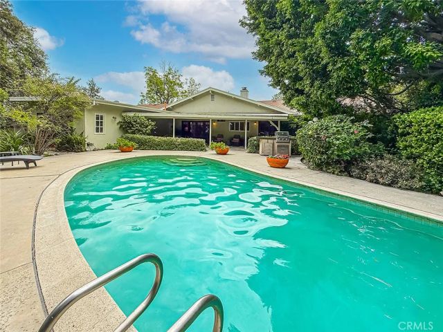 17323 Citronia, Northridge, CA 91325