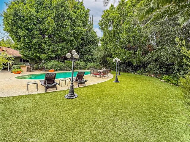 17323 Citronia, Northridge, CA 91325