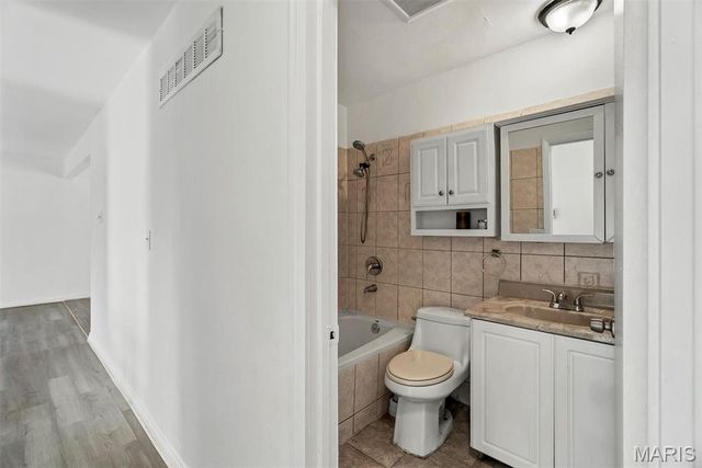9986 Lark Avenue, St Louis, MO 63125