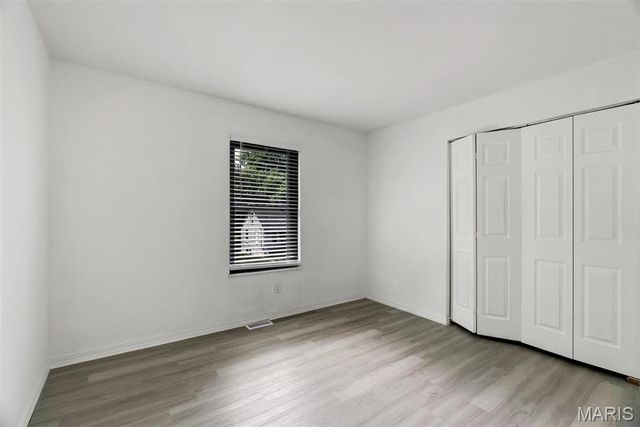 9986 Lark Avenue, St Louis, MO 63125
