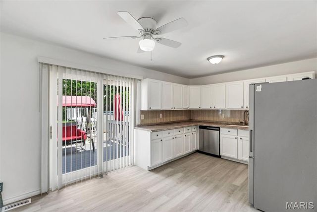 9986 Lark Avenue, St Louis, MO 63125