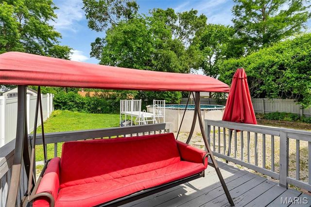 9986 Lark Avenue, St Louis, MO 63125