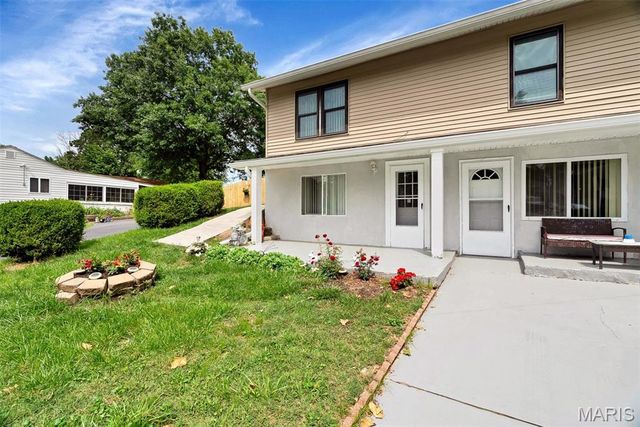 9986 Lark Avenue, St Louis, MO 63125