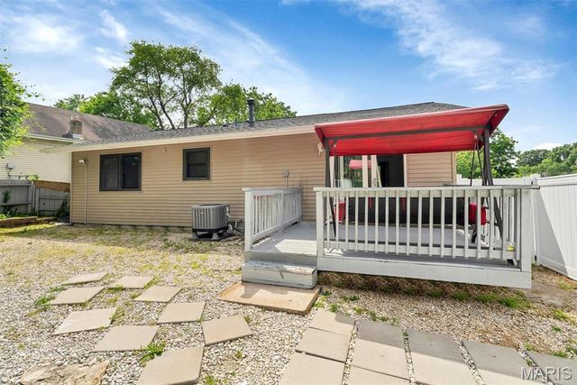 9986 Lark Avenue, St Louis, MO 63125