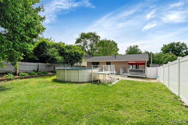 9986 Lark Avenue, St Louis, MO 63125