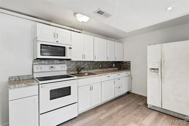 9986 Lark Avenue, St Louis, MO 63125