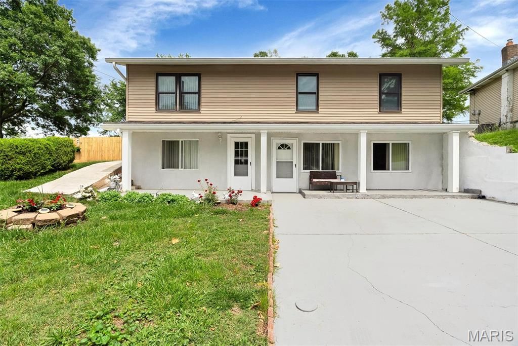 9986 Lark Avenue, St Louis, MO 63125