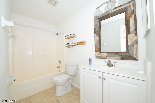 907 NE 10th TER, Cape Coral, FL 33909