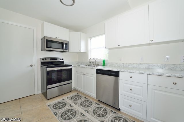 907 NE 10th TER, Cape Coral, FL 33909