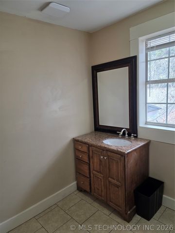 1602 W Broadway Street, Muskogee, OK 74401