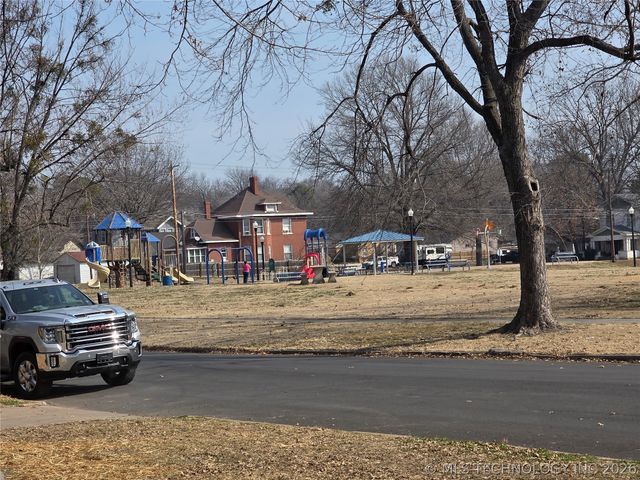 1602 W Broadway Street, Muskogee, OK 74401