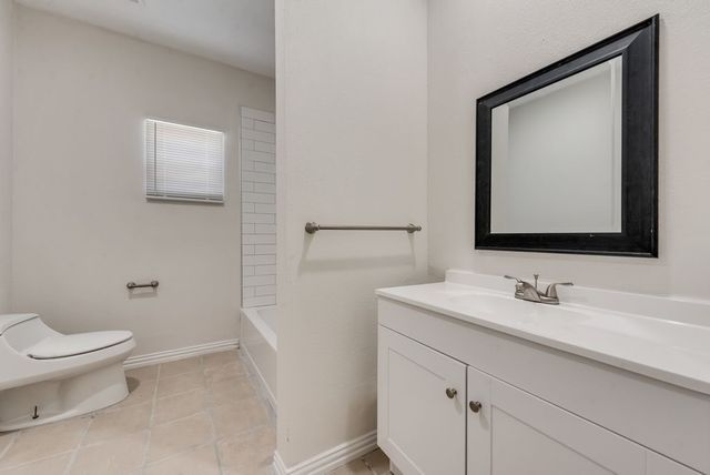 2704 Rosen Avenue, Fort Worth, TX 76164
