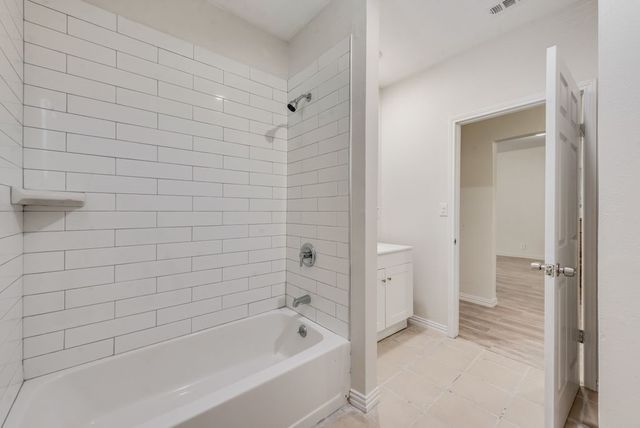 2704 Rosen Avenue, Fort Worth, TX 76164