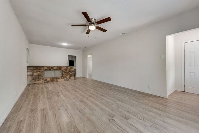 2704 Rosen Avenue, Fort Worth, TX 76164
