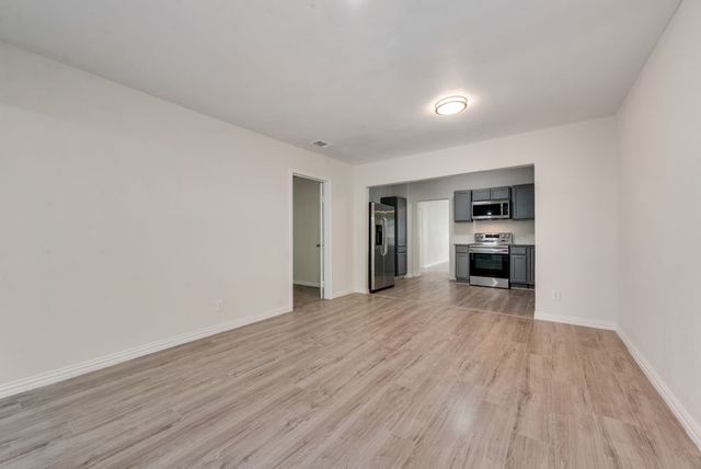 2704 Rosen Avenue, Fort Worth, TX 76164
