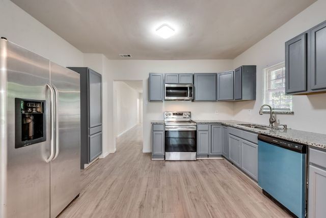 2704 Rosen Avenue, Fort Worth, TX 76164