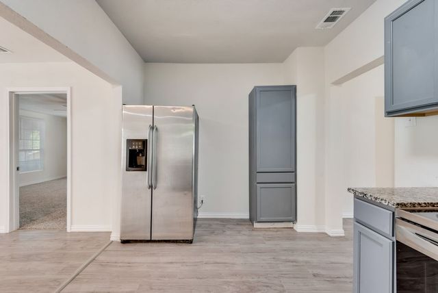 2704 Rosen Avenue, Fort Worth, TX 76164