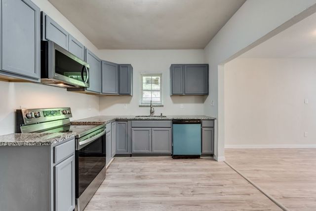 2704 Rosen Avenue, Fort Worth, TX 76164