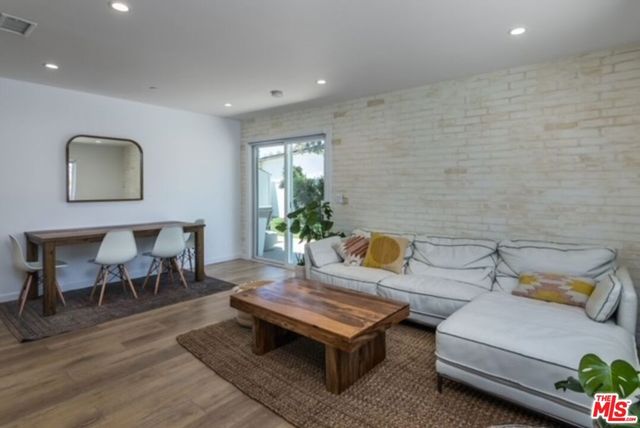 23028 Burbank Boulevard, Woodland Hills, CA 91367